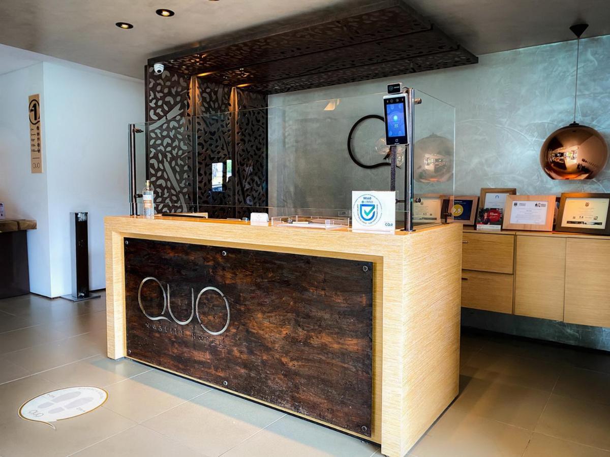 Quo Quality Hotel マニサレス エクステリア 写真 A temperature screening station at the front desk of a hotel in Phuket, Thailand