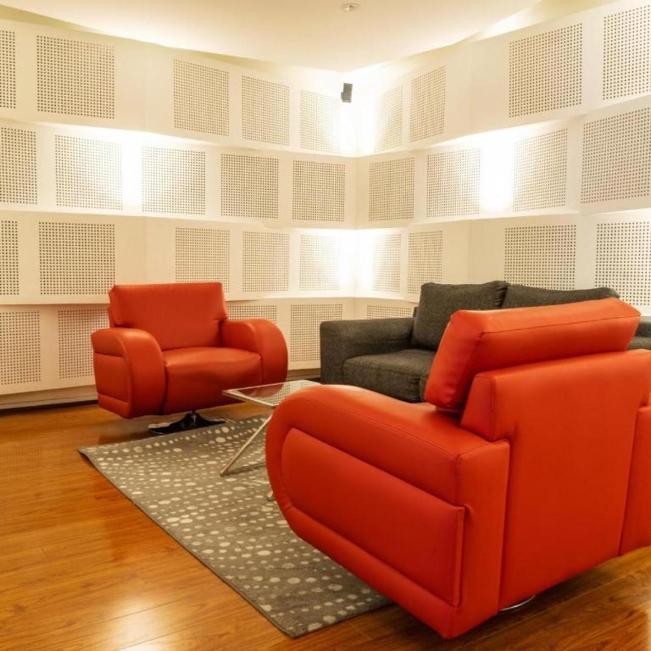 Quo Quality Hotel マニサレス エクステリア 写真 A room with sound absorbing wall panels