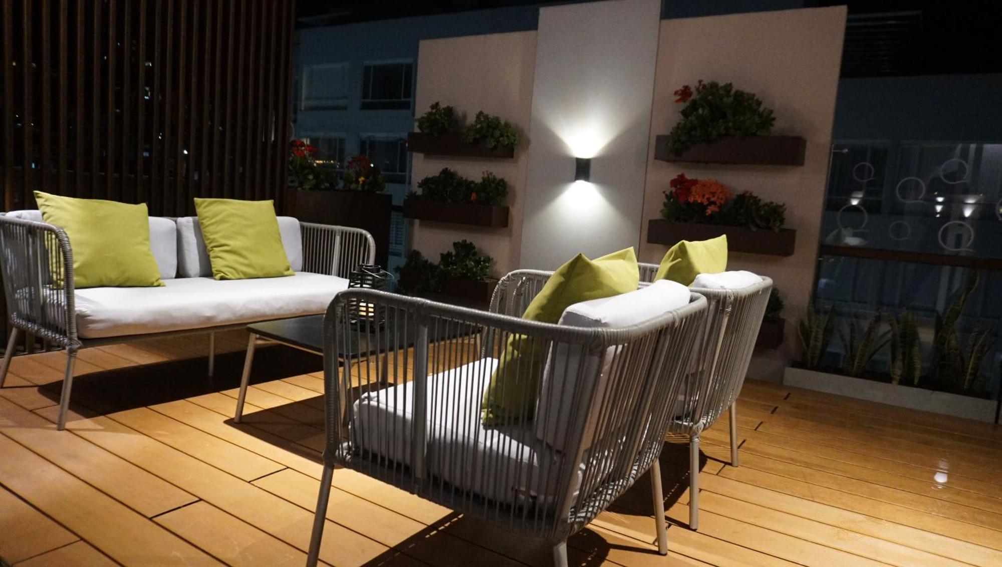 Quo Quality Hotel マニサレス エクステリア 写真 A modern garden furniture set